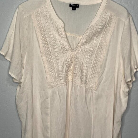 Torrid Ivory Crinkle Guaze Flutter Sleeve Blouse 3 3X 22/24 - Picture 3 of 6